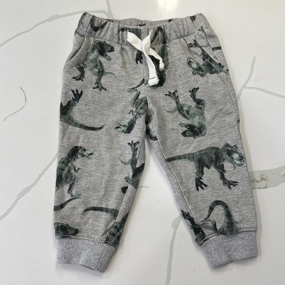 Carter’s gray t-Rex dinosaur jogger sweatpants size 3 months 🦖